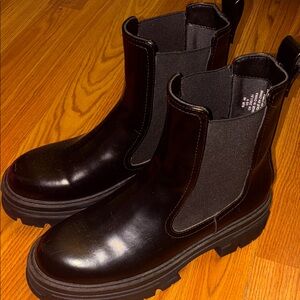 H&M Chelsea Boots